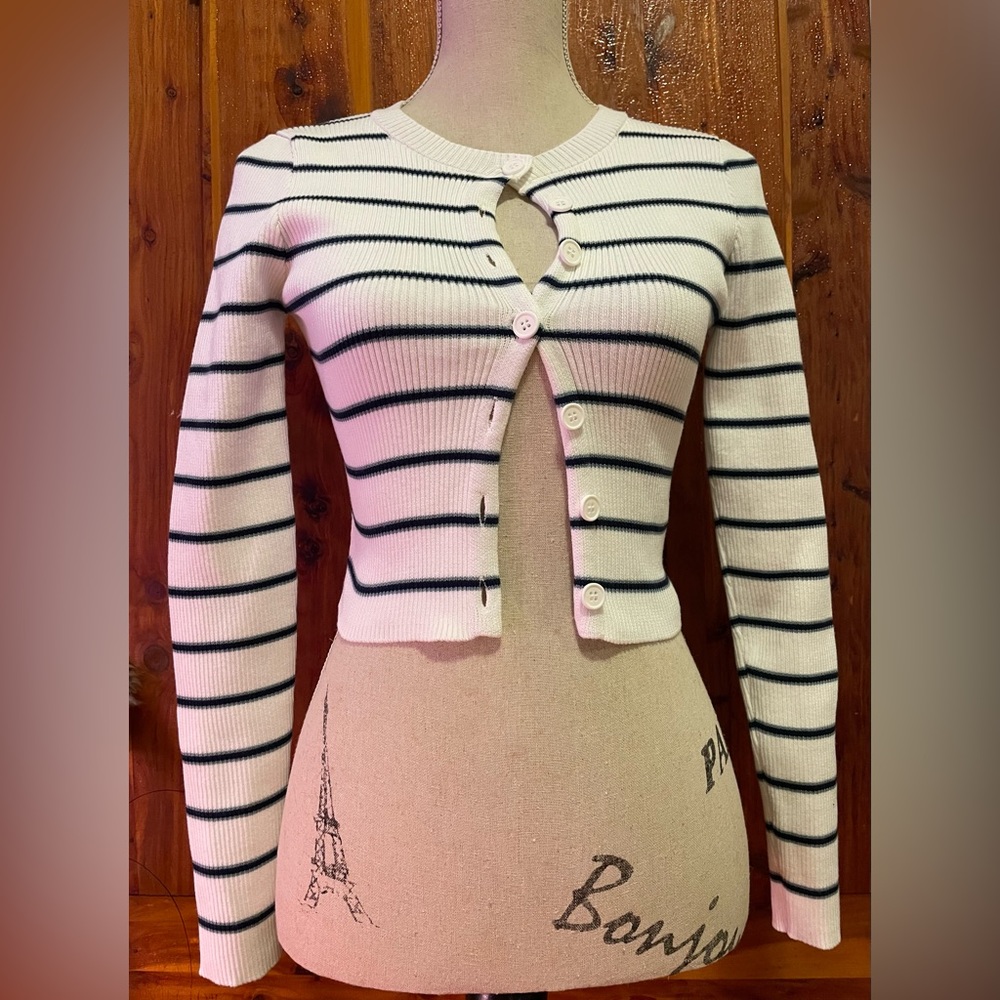Sz S Forever21  NWT Cropped Button up Cardigan      White w blue stripes